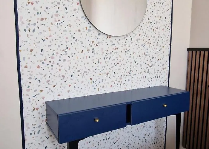 Entrez En Lice, Face A La Cite Vue Sublime شقة قرقشونه