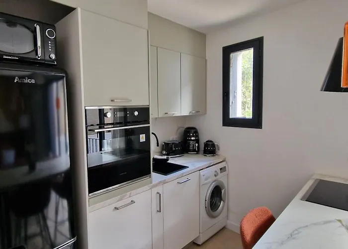 Entrez En Lice, Face A La Cite Vue Sublime قرقشونه