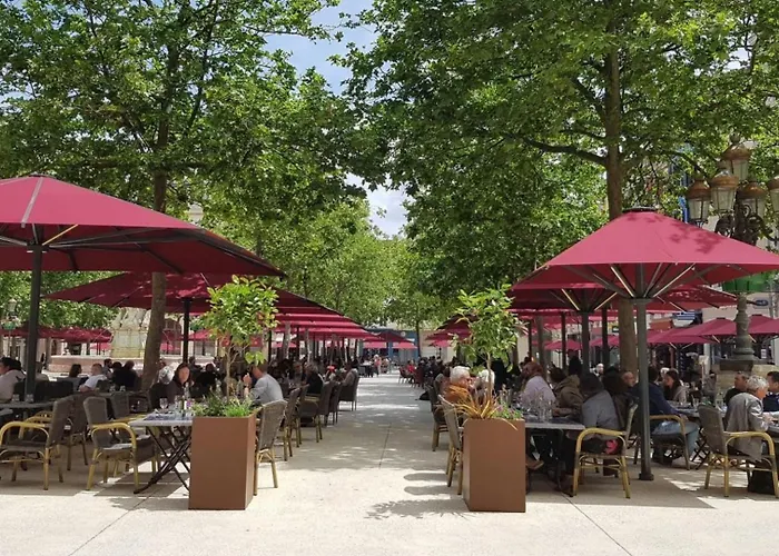 Entrez En Lice, Face A La Cite Vue Sublime شقة قرقشونه