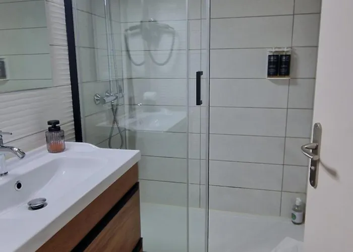 شقة Entrez En Lice, Face A La Cite Vue Sublime قرقشونه